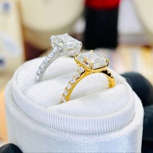 Silver Moissanite Ring - size 5